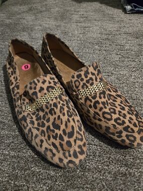 Vionic Leopard Print Flats with Gold Chain Accent